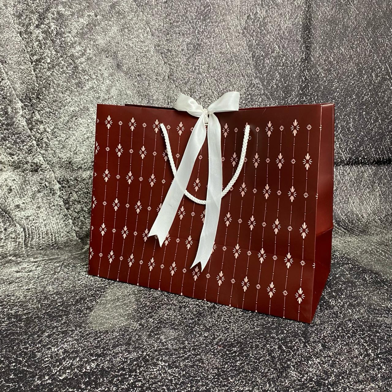 Kemasan paper bag kertas yang rapi dan mudah digunakan.